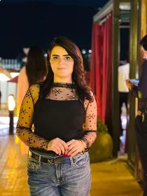 Escort SOBIA with black hair