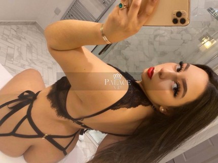 Jade escort available in London